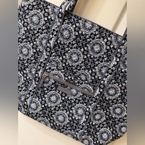 EUC Vera Bradley Large Vera Tote